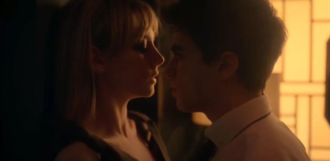 一口气看8集，这部大尺度校园青春剧也太刺激了！