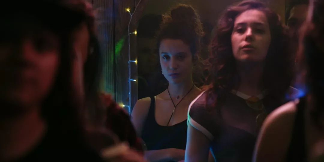 一口气看8集，这部大尺度校园青春剧也太刺激了！