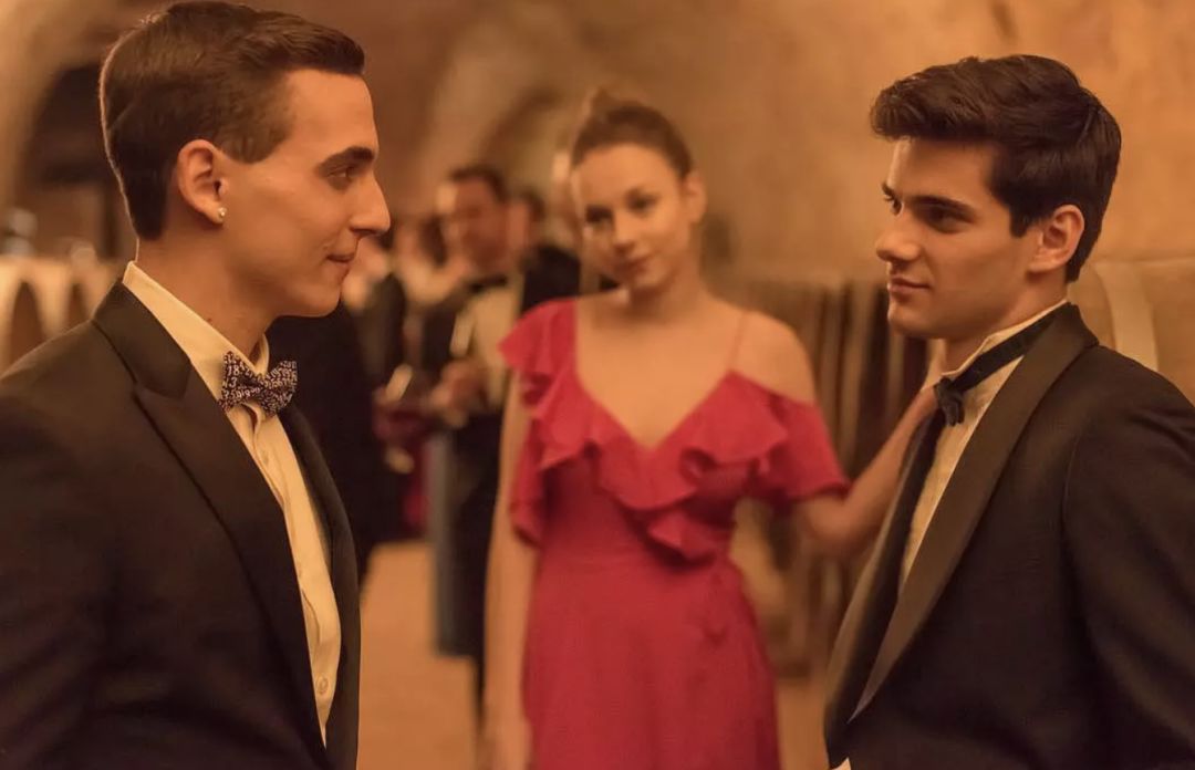 一口气看8集，这部大尺度校园青春剧也太刺激了！